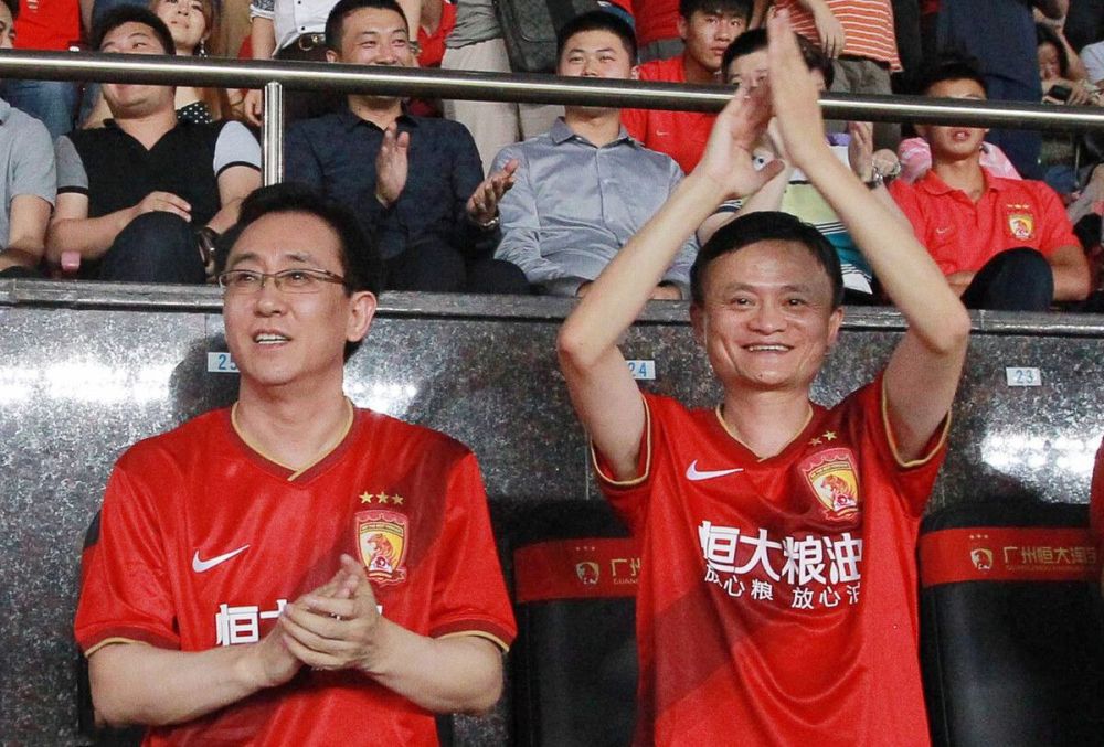 发布会上香港实力演员姜皓文和新秀李诗颖也来到了现场，姜皓文表示，在片中饰演了韩庚的一个可以为他两肋插刀的朋友，影片《我们永不言弃》是一部非常真实用心的影片，在剧组拍摄的那段时间，他就已经感受到导演、监制及其他演员、工作人员对于本片认真程度，都是力图将影片做到最好，整个过程中他也感受到了很多，特别是一个电影人该有的态度